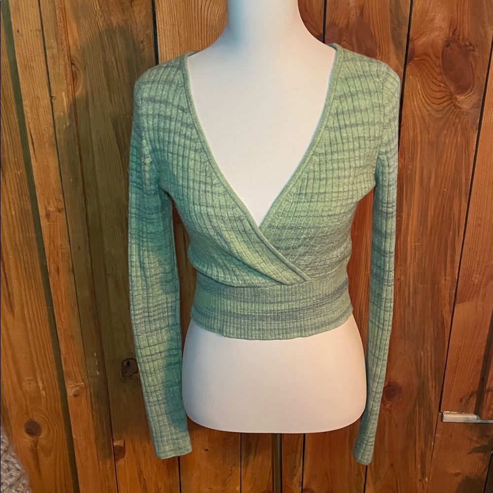 American Eagle Outfitters cropped Sweater